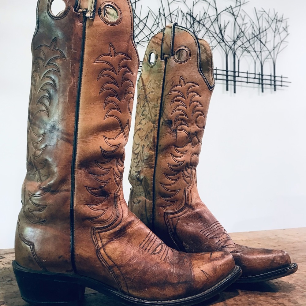 7 D (regular width) Women’s Vintage Western Cowboy Boots